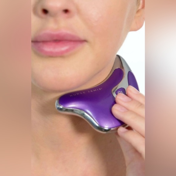 Nurse Jamie Triangle Massaging Facial Tool - Picture 6 of 6